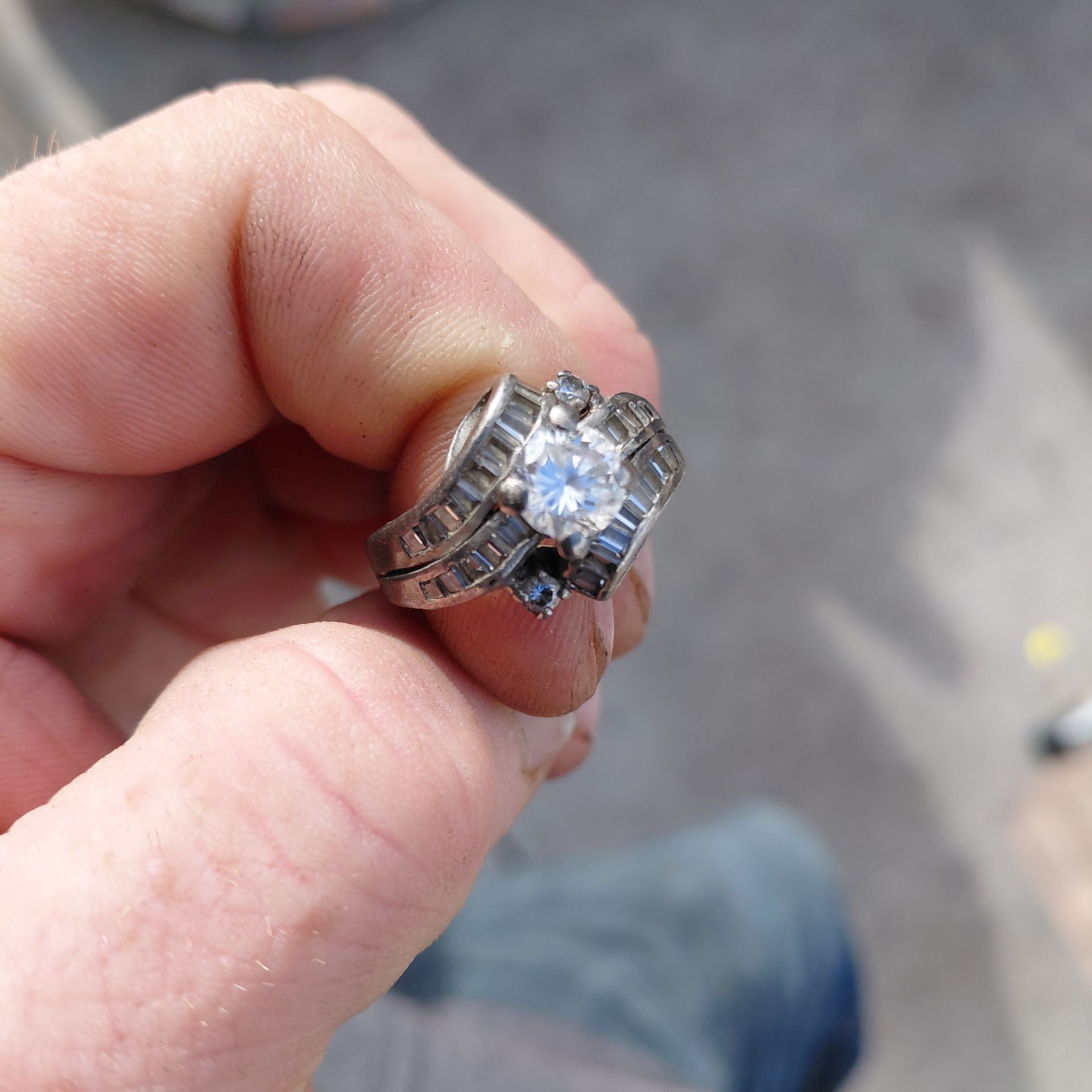 Vintage silver ring with real diamonds