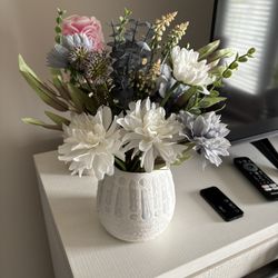 Table flower arrangement 