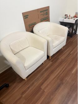 2 White Accent Chairs / Club Chairs – Set of 2