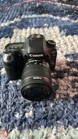 Canon camera with 3 lenses and rode mic