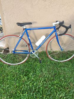 Very Nice Windsor 🚴‍♀️ Road Bike. Beautiful Bike