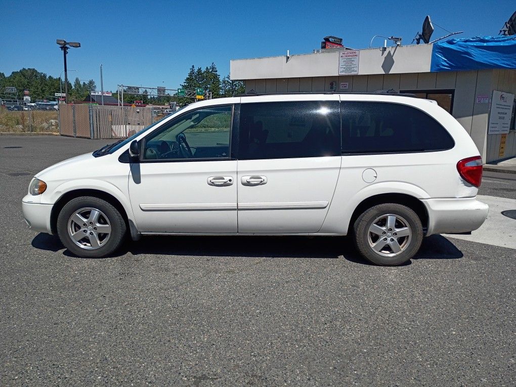 2005 Dodge MiniVan Runs Great And 2025 Tabs Great Deal
