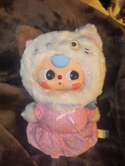 Baby three wardrobe kitty plush
Like New | POP MART