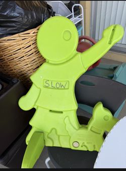 Children crossing plastic street sign