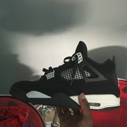 Jordan 4 White Thunder 
