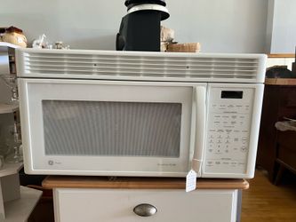 BRAND NEW / NEVER USED GE Profile Spacemaker XL1400 Over-the-Range Microwave