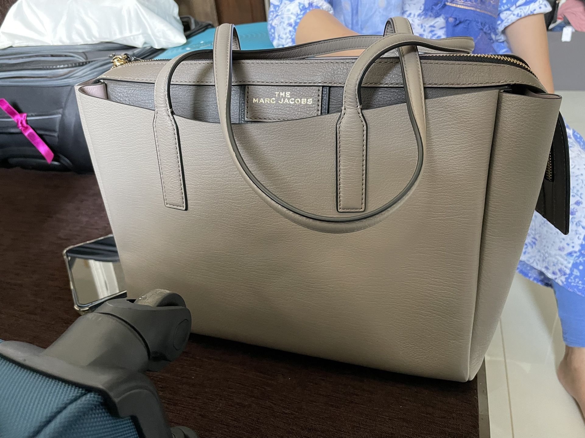 New Marc Jacobs Tote (Cement Color)