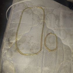 18 K Gold Chain And Necklace  Set