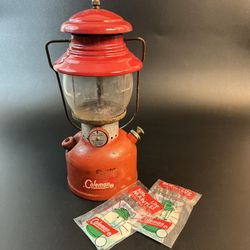Vtg Coleman Single Mantle Lantern 200A Red 10/62 Pyrex Globe Silk Mantles USA