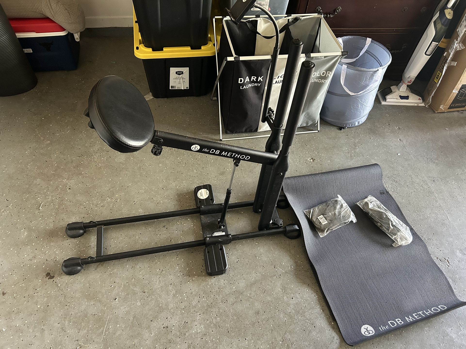 DB METHOD SQUAT MACHINE