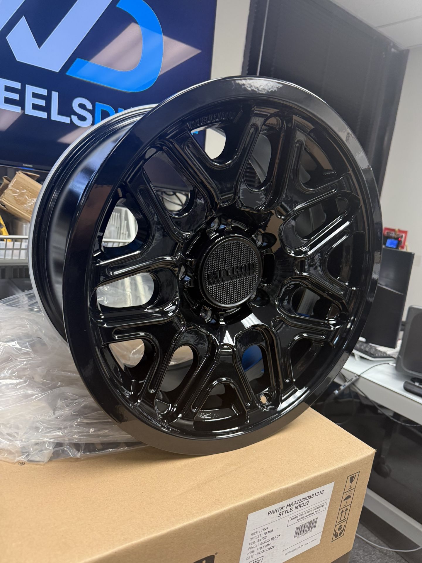 Set of 4 Method Race 322 Wheels 18x9 (18, 5x150, 110.5) Black Rims Fits Tundra