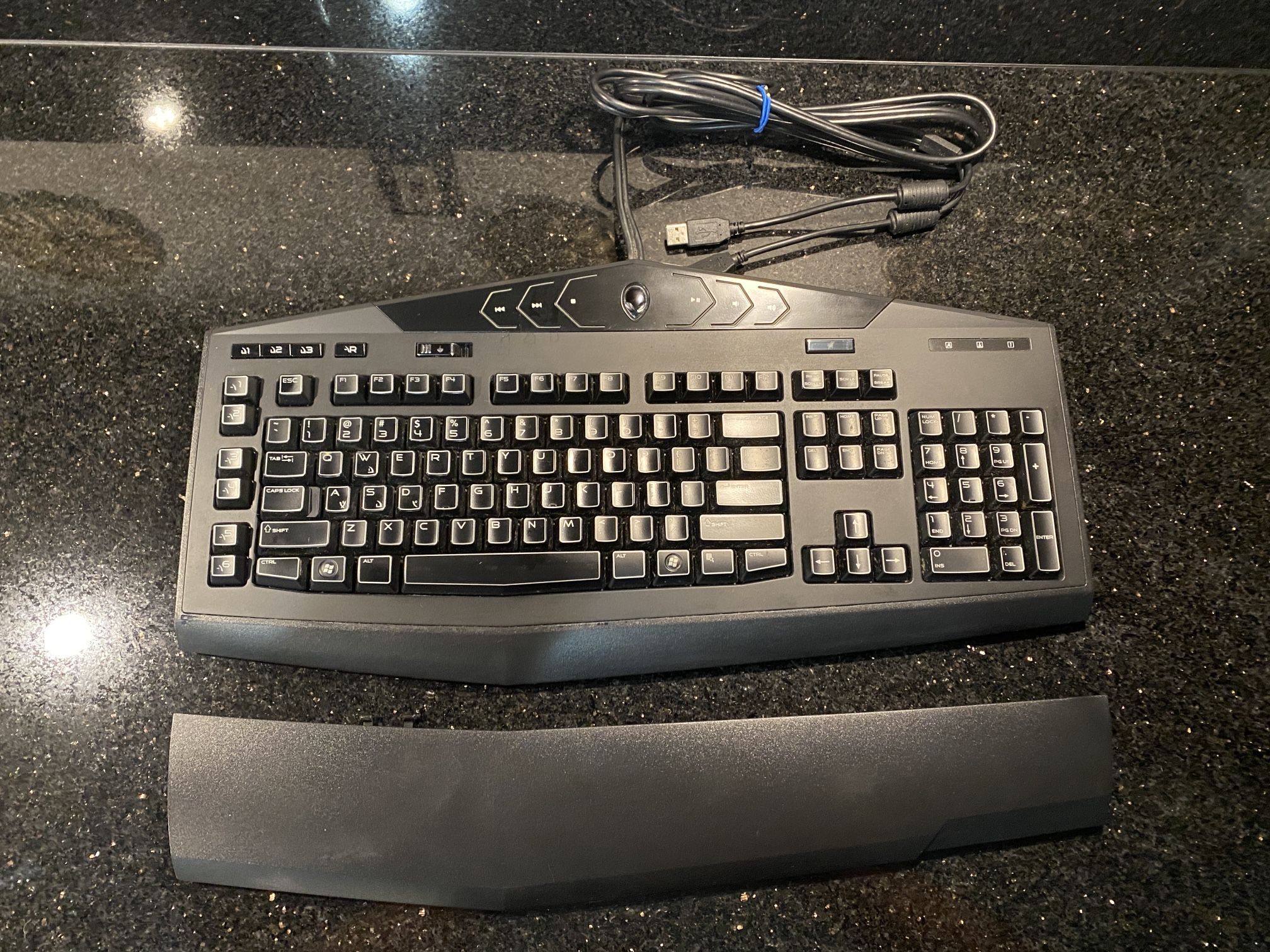 Dell Alienware TactX Multimedia Gaming Illuminated Keyboard with Palm Rest Y-U0008-O