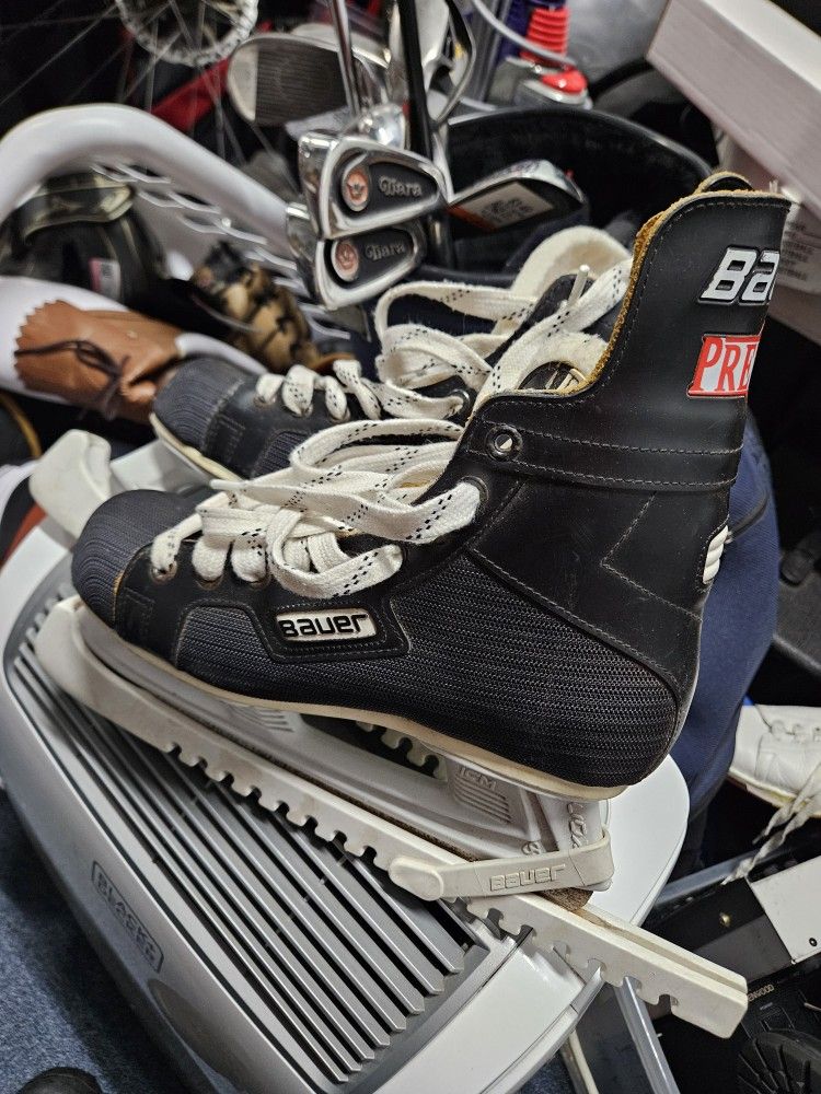 Bauer ice hockey skates size 6....fit shoe size 7.5 according to the size chart