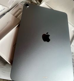 iPad Air 11” 128GB – Like New + Apple Pencil