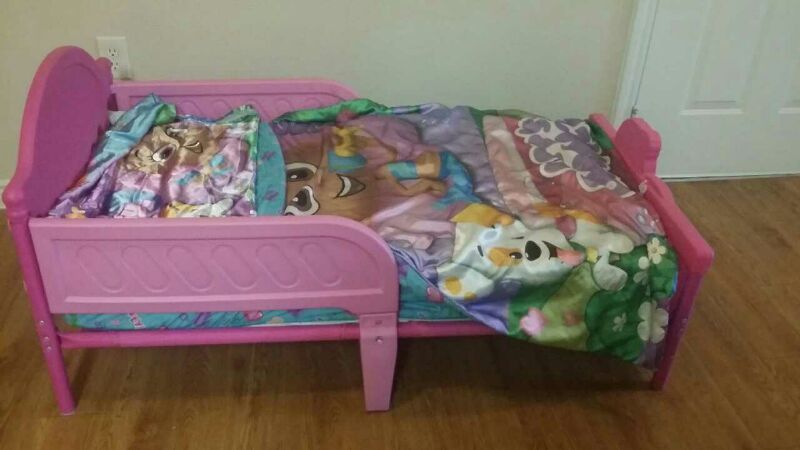 Bubble guppies toddler bed