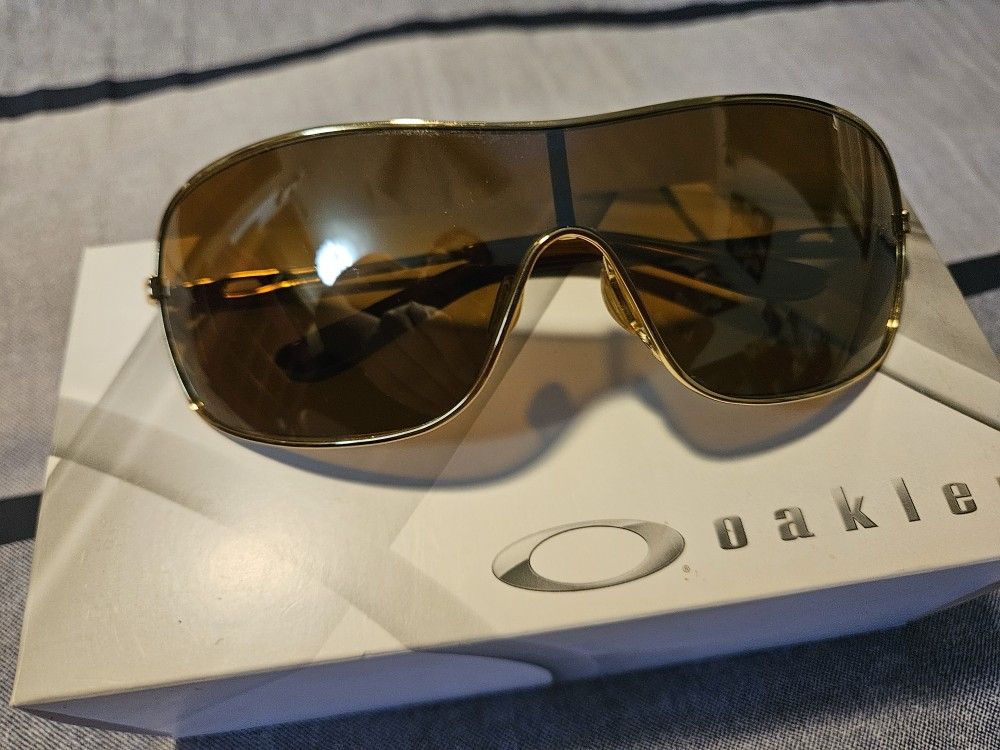 Women's OAKLEY Sunglasses 🕶 😎