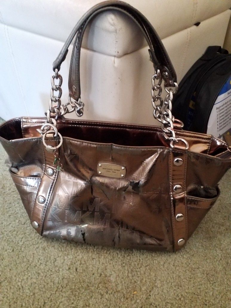 MICHAEL KORS METALLIC HANDBAG ( TEARS )