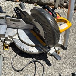 12” Mitre Saw Dewalt