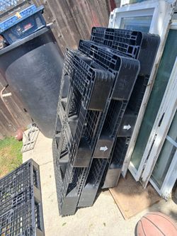 Plastic pallet