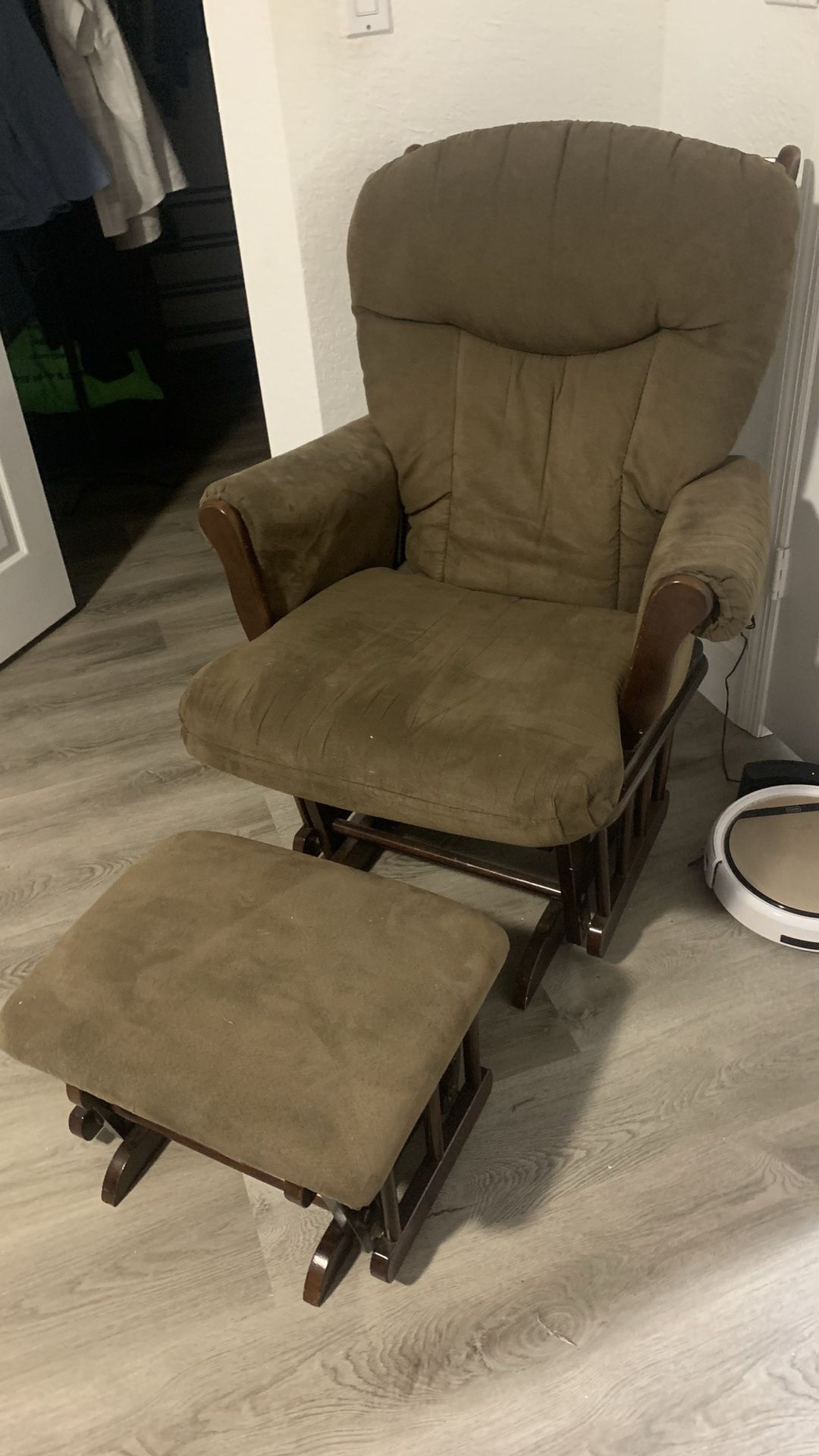 Glinder Chair/ Rocking Chair/ Mesedora