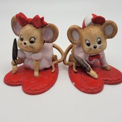 Vintage Pair Lefton Valentines Mice Ceramic Figurine Hearts Hand Painted 3" Tall