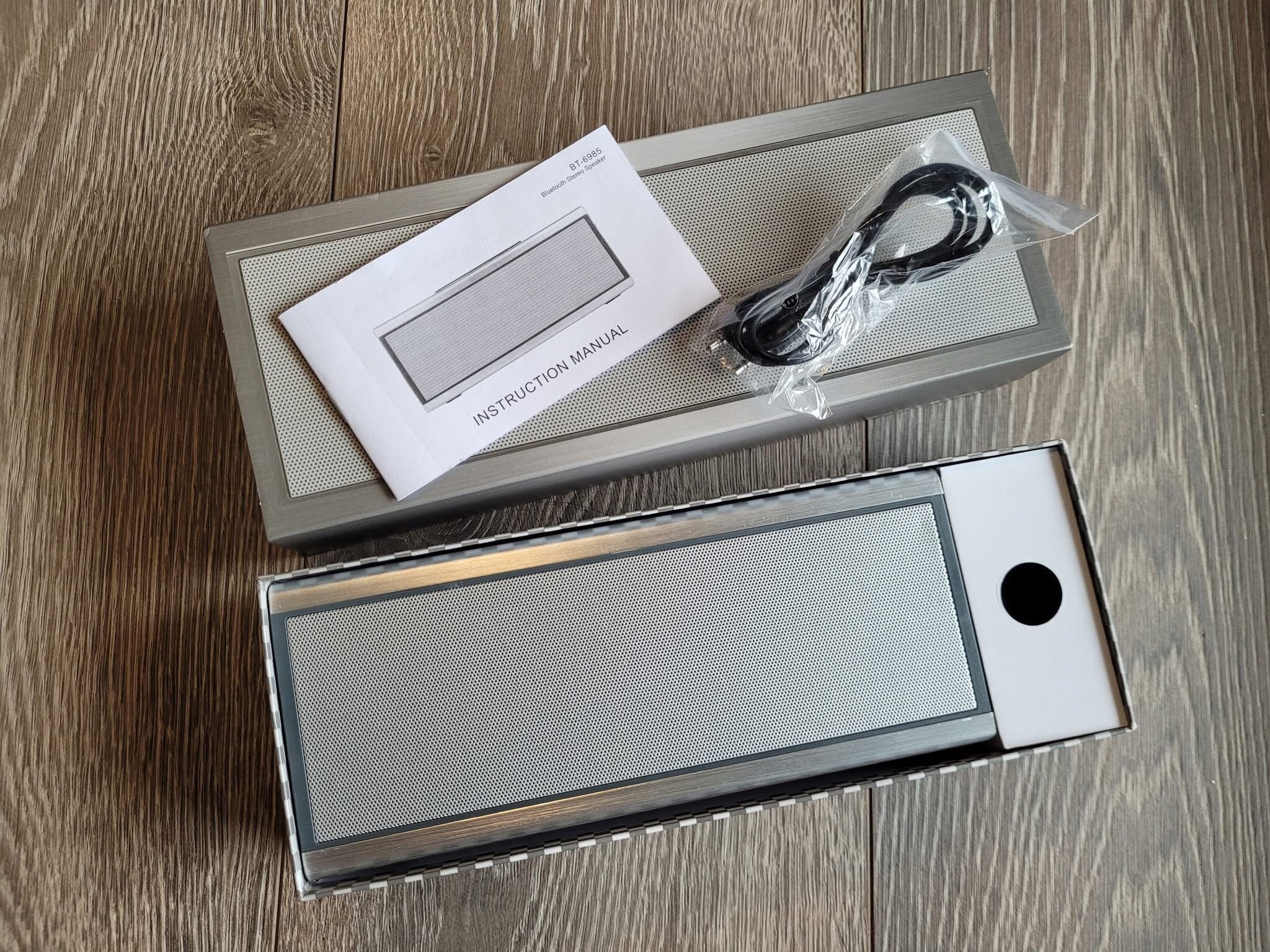 Speaker bluetooth/ plugin