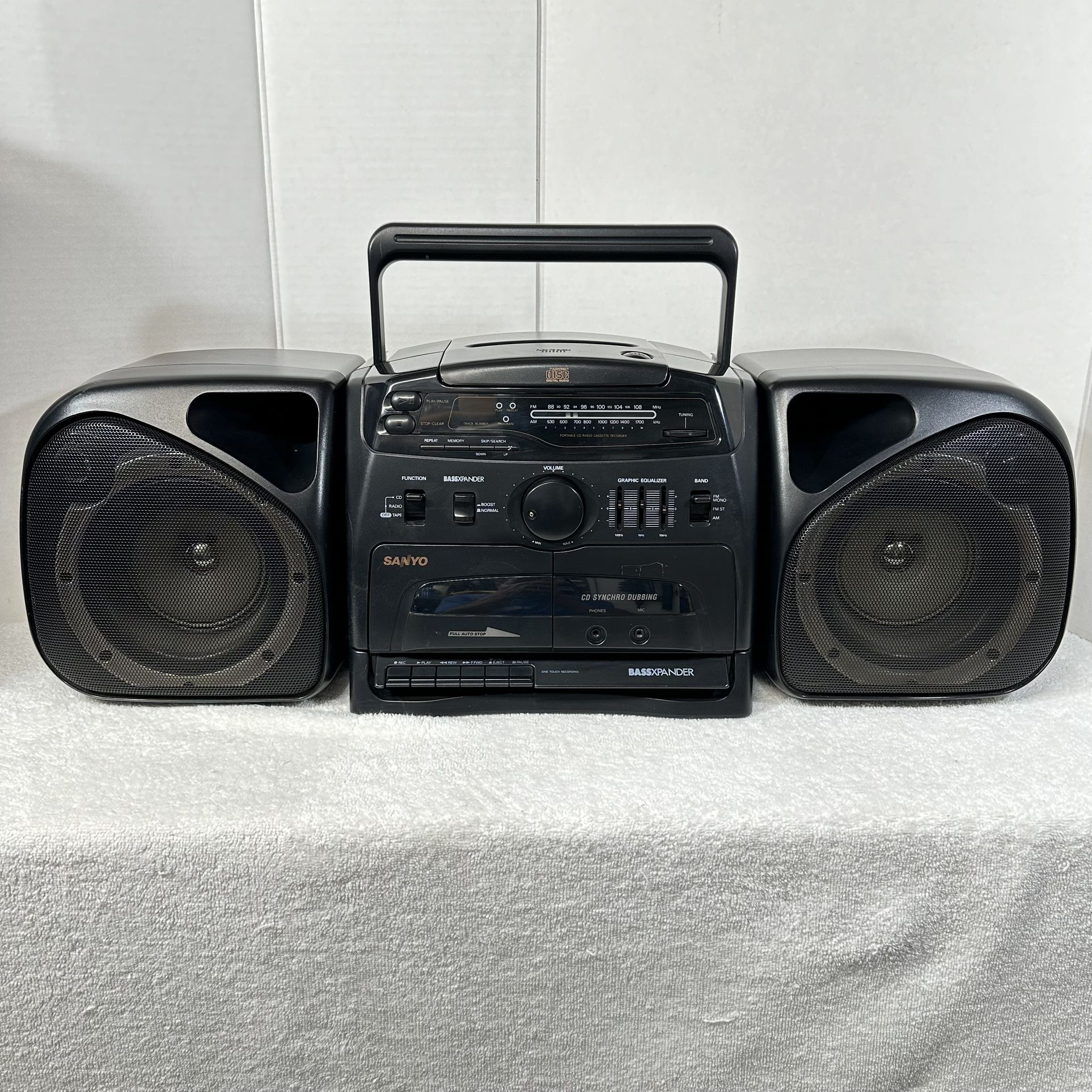 Sanyo Vintage Portable Stereo AM/FM/CD Player with detachable speakers—AC/DC—Tested—Plays Well—Demonstration Available