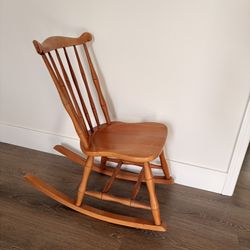 Vintage Rocking Chair 