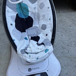4 Moms Baby Swing !!!