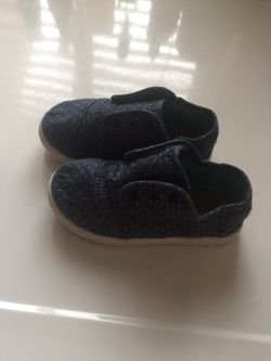 Boys toms size 8