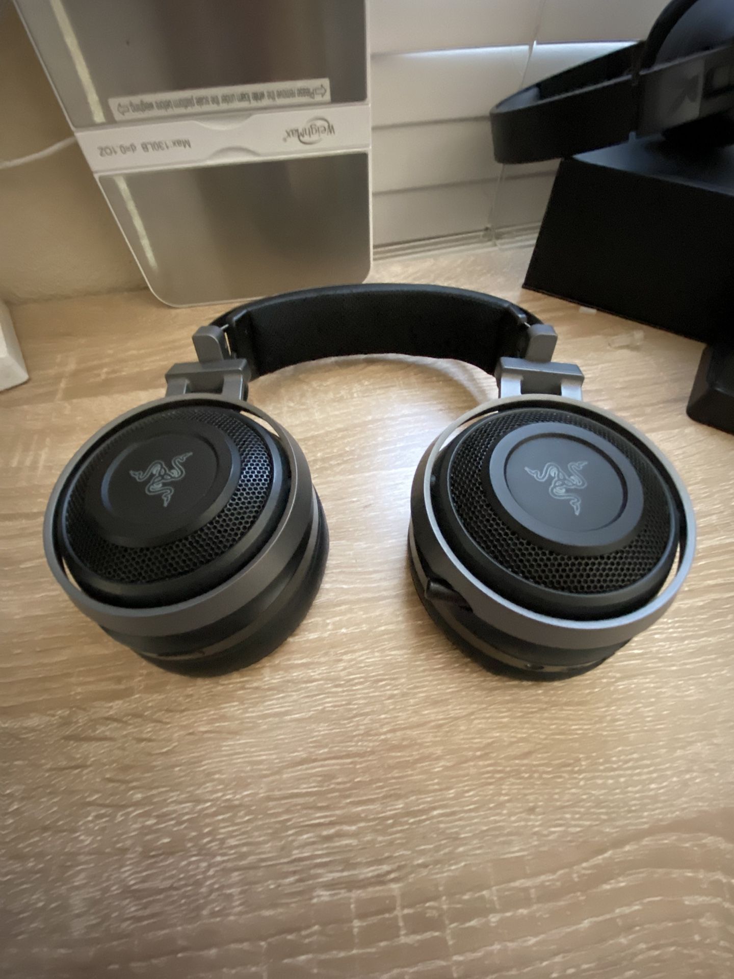 Razer Nari Ultimate Display Model