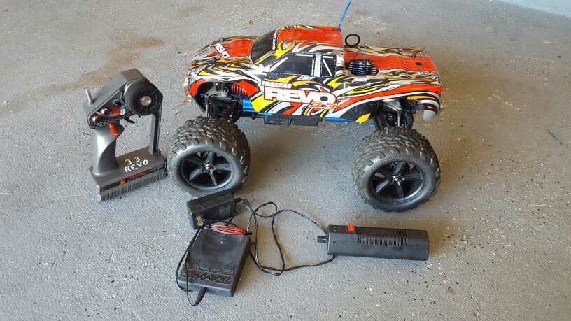 Traxxas Revo 3.3 4WD with reverse