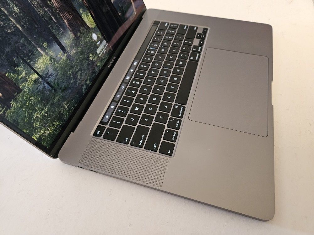 Apple Macbook Pro 16" Screen Quad-Core i7 32gb Ram 500gb Drive  2019
