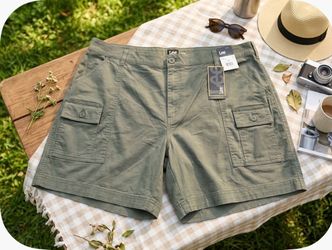 Lee Cargo Shorts – New with Tags