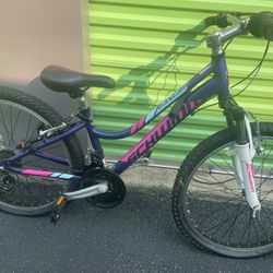 SCHWINN Ranger  24" Girl's Outdoor Mountain Bike Sports Ride - Purple