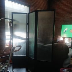 Solid Glass And Black Wood Grain Divider