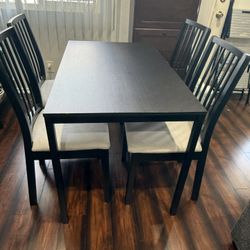 Black Sandsberg Table & Chairs