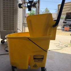 2 Piece Mob Bucket Rubbermaid 