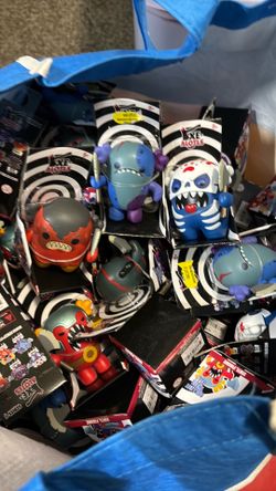 Axe alotls toy figures