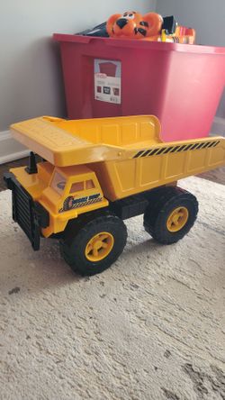 Dump truck toy