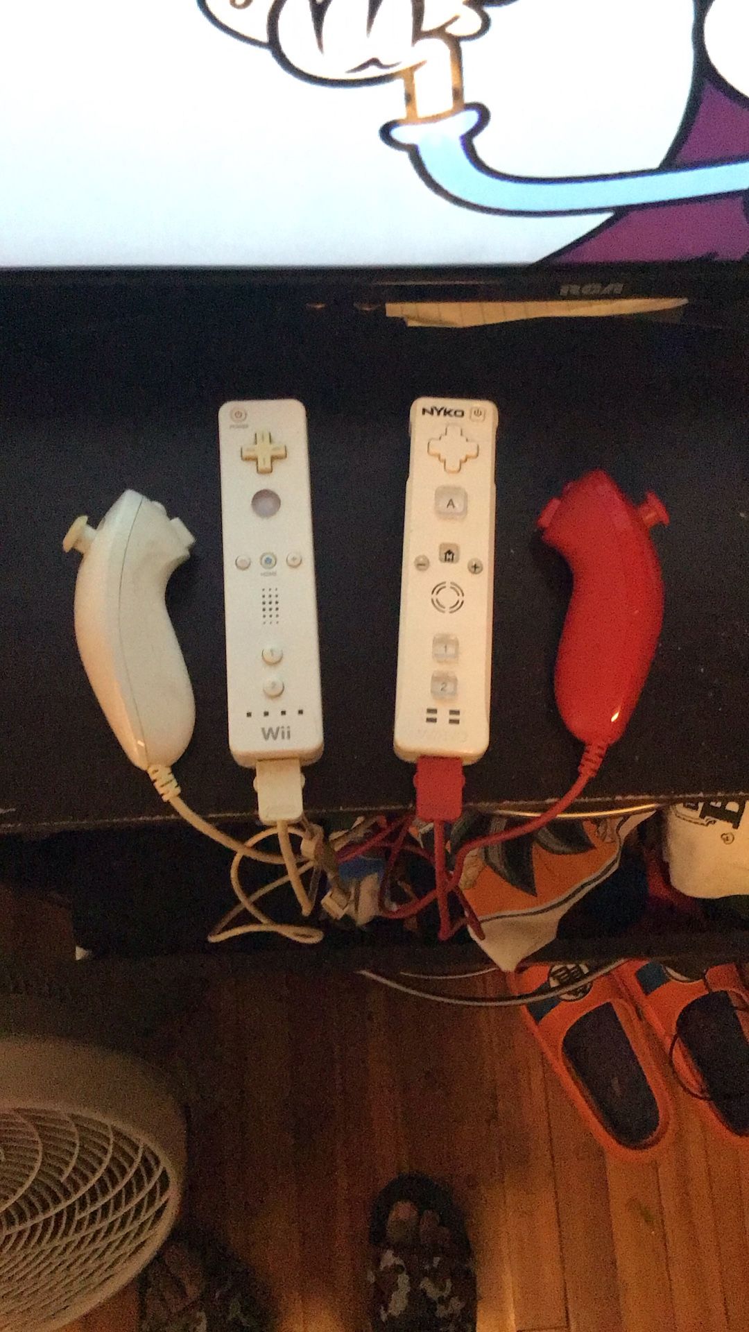 2 Wii Controllers + Nunchucks