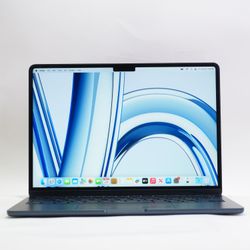 2024 Apple Macbook Air 13.6" M3 8C GPU 4.0GHz 16GB RAM 256GB SSD MC8K4LL/A