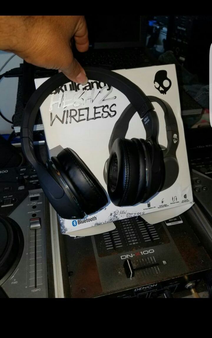 Bluetooth headphones skullcandy