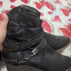 Boots Size 7