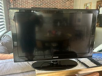40” TV