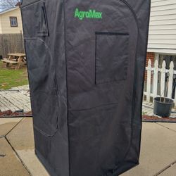 Agromax grow tent complete with 4 king led grow lights