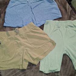 WOMANS SHORTS BUNDLE SIZE MEDIUM