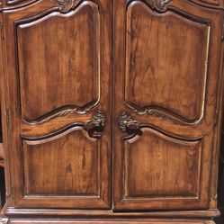 ***Armoire/Hutch/Cabinet 