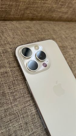 iPhone 15 pro: 256GB Unlocked Like New 99%