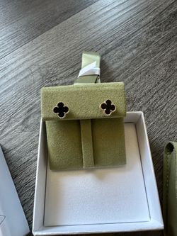 Van Cleef & Arpels sweet Alhambra earstuds